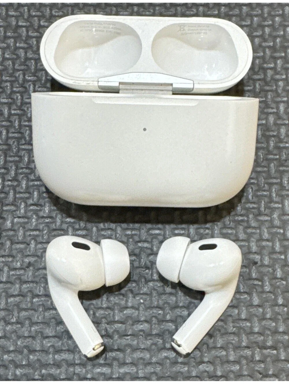 Apple AirPods Pro 2nd Generation 2023 A2968 Magsafe USB-C Charging